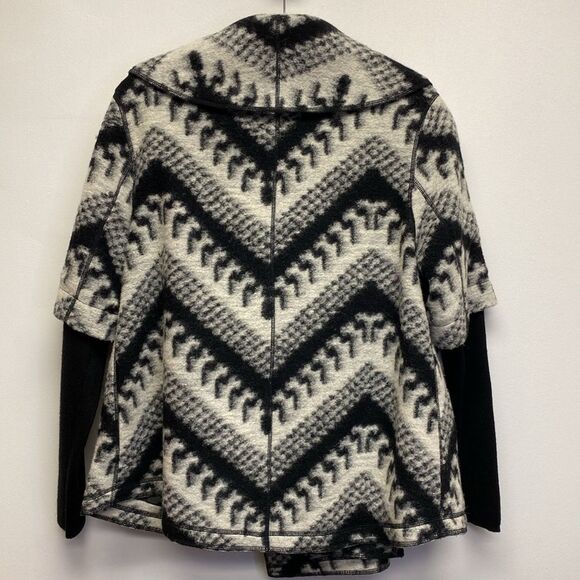 Line the Label Wool Blend Patterned Sweater Coat Black Cream Size - Medium - Picture 2 of 13